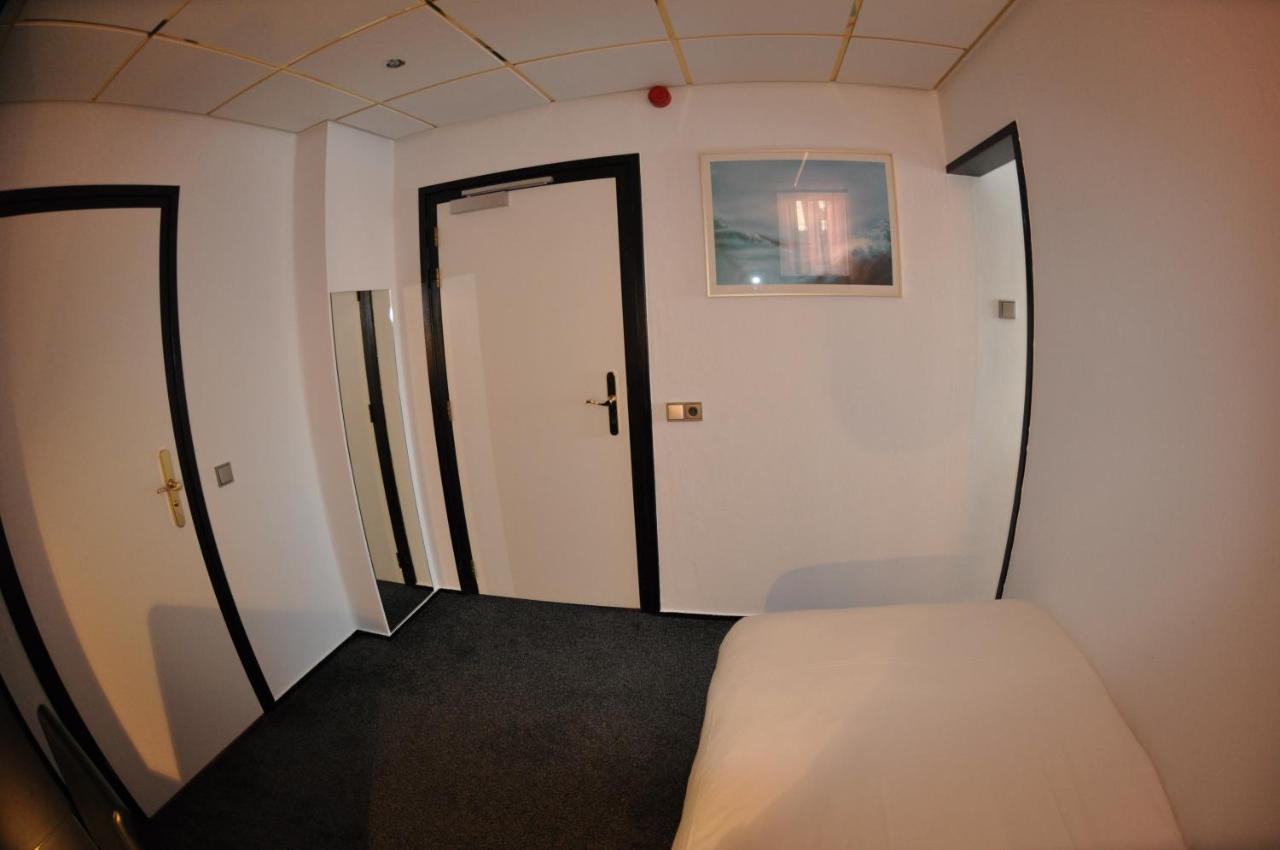 Budget Hotel Le Beau Rivage Middelburg Bagian luar foto