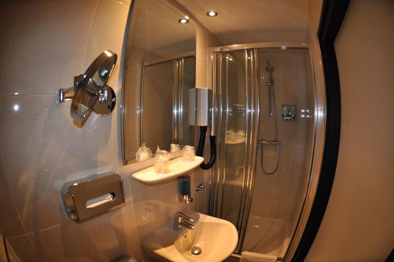 Budget Hotel Le Beau Rivage Middelburg Bagian luar foto